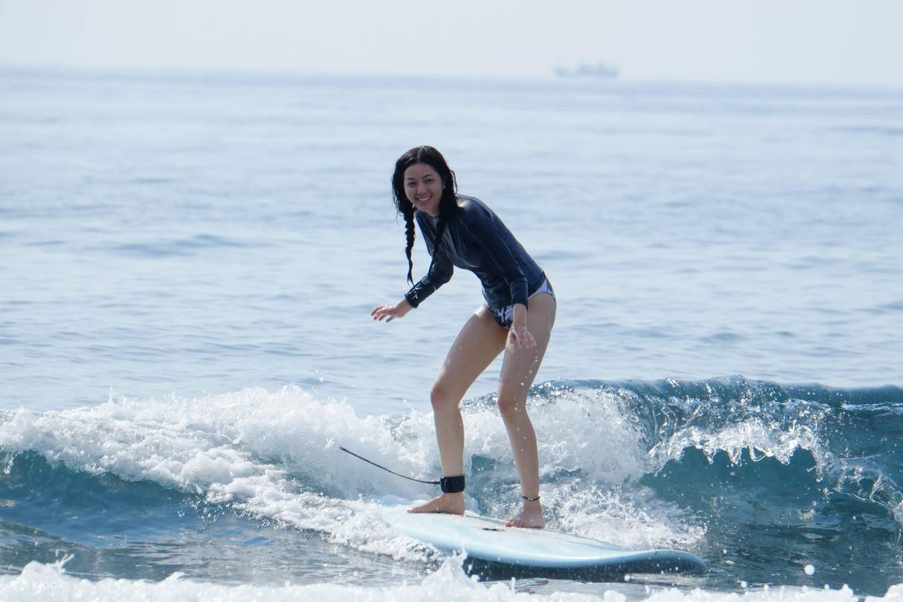 Pengalaman Berselancar di Pelabuhan Wushi